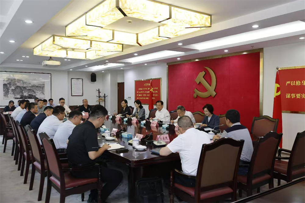 市委書記袁方主持召開科技工作者座談會(huì)